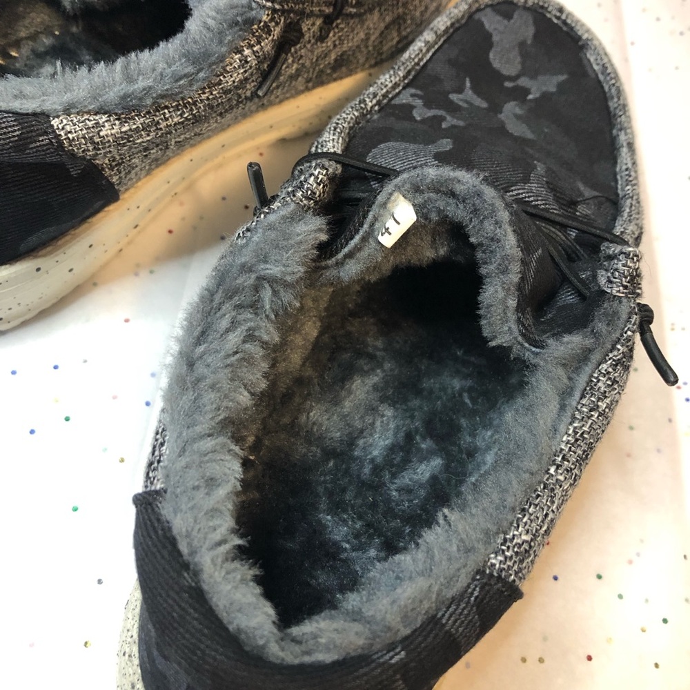 Generic Slip On Shoes Camo Black Gray Faux Fur
Lightweight
New Without Tags - Picture 5 of 6